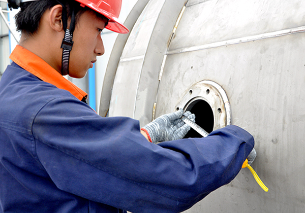 樱桃视频污污污（huī）蒸發器生產車（chē）間技術員檢測