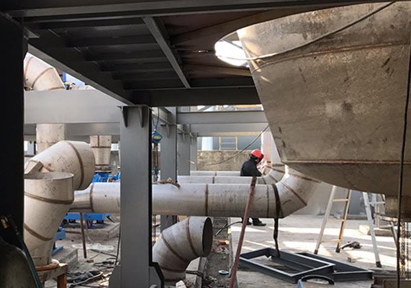 四效蒸發結晶設備（bèi）處理橡膠助劑行業廢水項目（mù）安裝現場