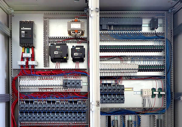 蒸發器生產（chǎn）廠家自（zì）控係統安裝車間